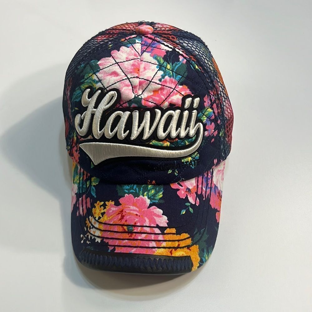 Robin Ruth Hawaii hat‎